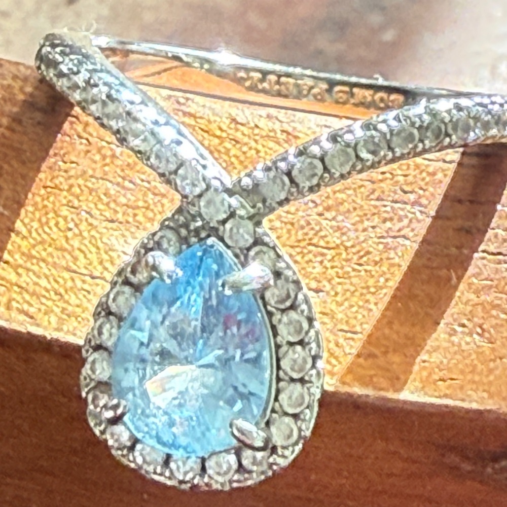 Elegant Silver and Blue Teardrop Pendant Necklace